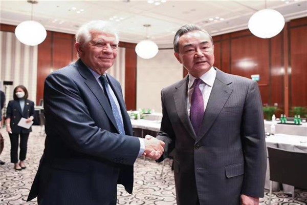 Wang Yi ile Josep Borrell görüştü