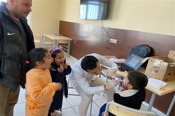 Şanlıurfa'da günlük 500 depremzede yerinde muayene ve tedavi edildi