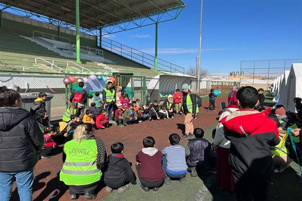 Gaziantep Büyükşehir, depremzede vatandaşlara psikolojik destek sağlıyor