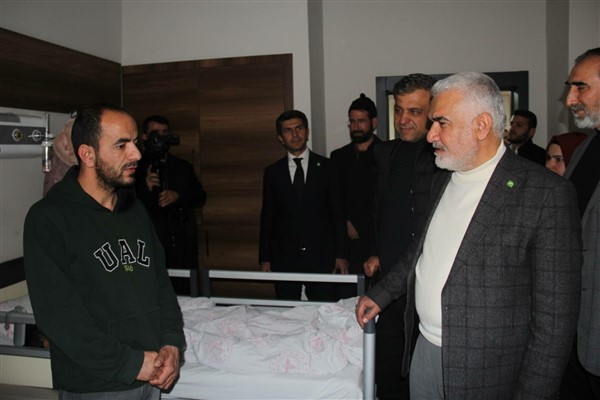 Yapıcıoğlu, Şanlıurfa'da depremzedeleri ziyaret etti