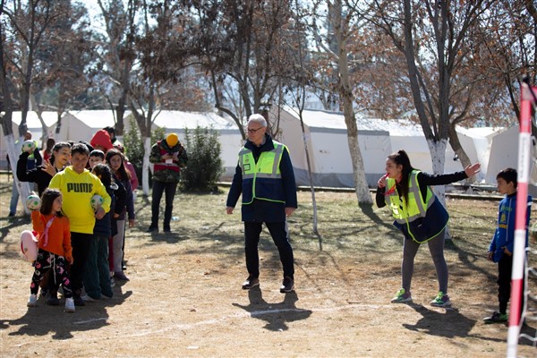 THF Hentbol Gönüllü Timi Pazarcık'ta afetzede çocuklarla buluştu
