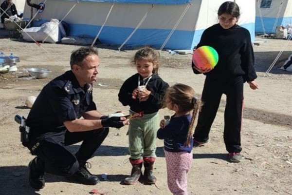 Emirdağ İlçe Emniyet Müdürü Yanık’tan depremzede çocuklara destek