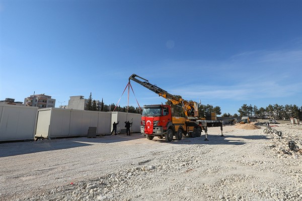 Adıyaman'da geniş bir alana konteyner kent kuruluyor