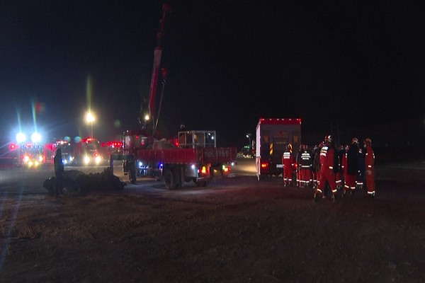 Xi: "Maden kazasında kayıpları kurtarmak için mümkün olan her şey yapılmalı"