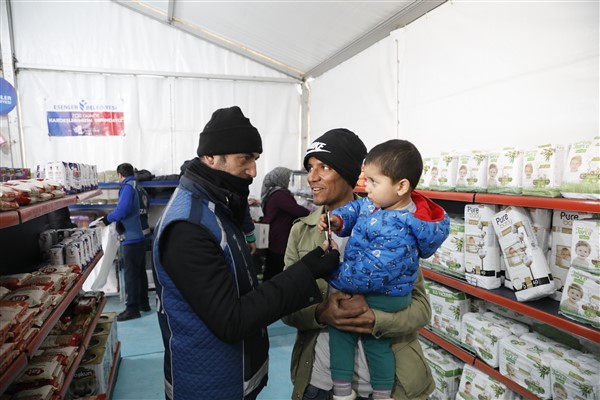 Esenler'den deprem bölgesine seferberlik