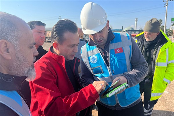 Başkan Yazıcı: "Kalıcı konutlar yapılana kadar belediyecilik hizmeti sunacağız"