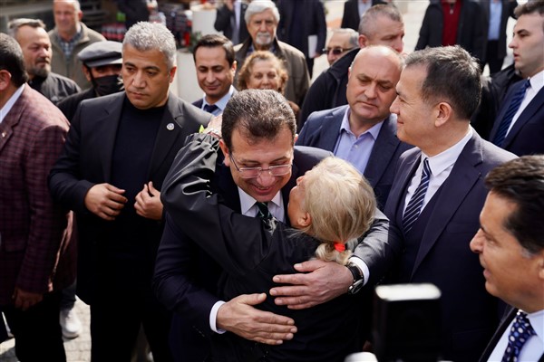 İmamoğlu: "Her bir vatandaşımız, bizim başımızın tacıdır"