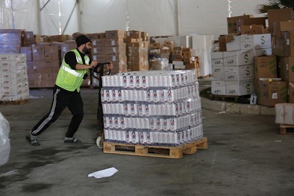 Kocaeli Büyükşehir Belediyesi'nden günde 300 aile ve 195 mahalleye yardım