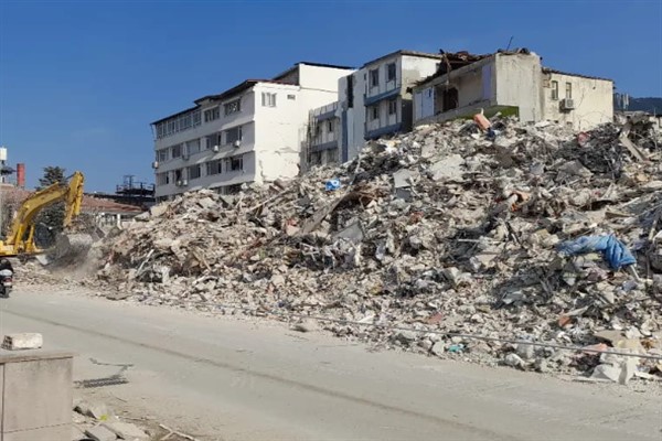 Hatay'da enkaz kaldırma çalışmaları devam ediyor