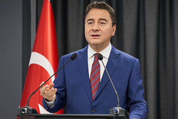 Babacan: "İnsan onuruna yaraşır bir muamele istiyor insanlar"