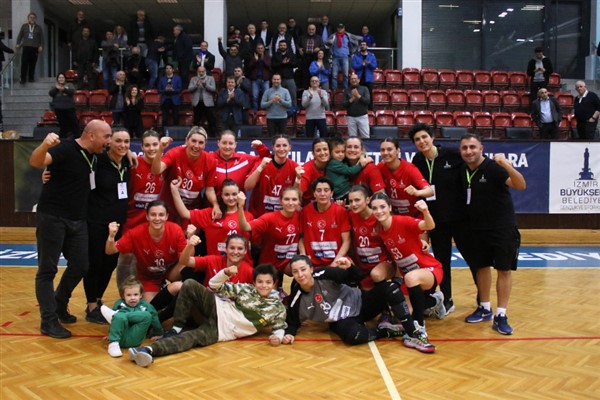 Hentbol Kadınlar Süper Ligi’nde zirve yarışı yarın başlıyor