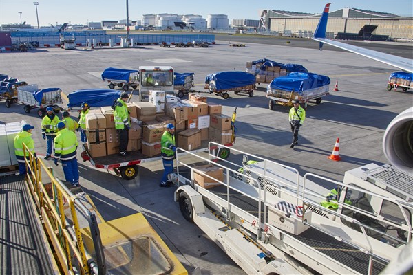 Almanya’dan 450 ton yardım malzemesi getirildi