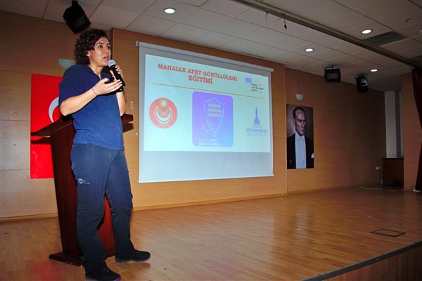 İzmir’de mahalle afet gönüllüleri eğitimleri başladı