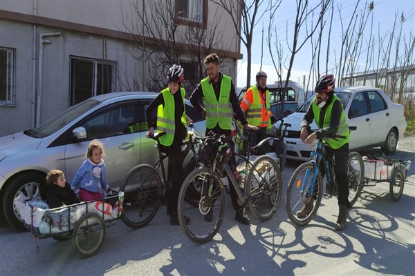 İzmir Büyükşehir'den afet gönüllülerine ulaşım desteği