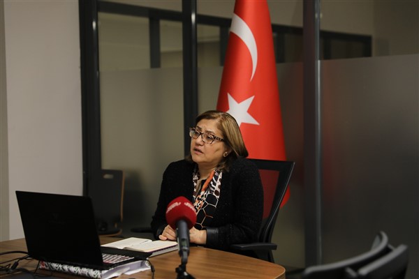 Başkan Şahin, deprem sonrası çalışmalar için kadın akademisyenlerle görüştü