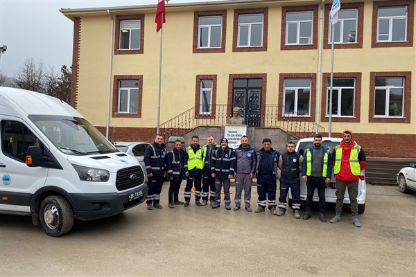 Eskişehir Büyükşehir Belediyesi'nin afet bölgesine personel desteği sürüyor