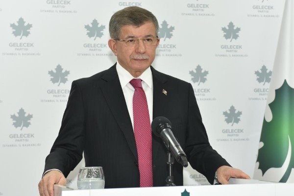 Davutoğlu: "Depremin üzerinden kaç gün geçti hala organizasyon sağlanamadı"
