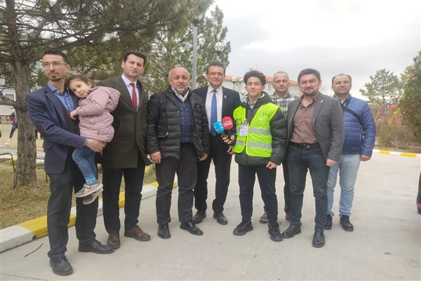 Zafer Partisi'nden KYK yurtlarında misafir edilen depremzedelere ziyaret