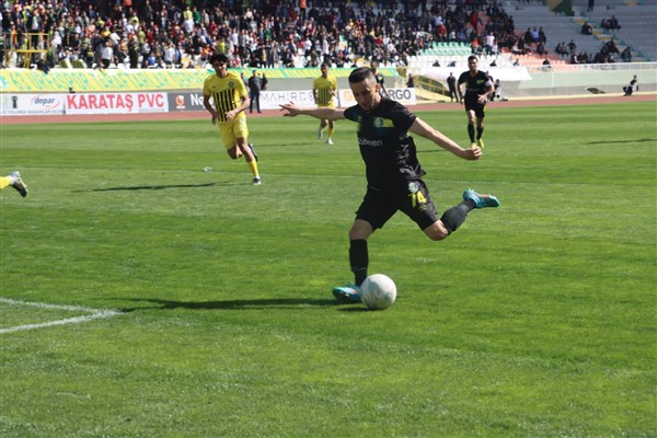 Şanlıurfaspor, Tarsus İdman Yurdu Spor'u 11- 0 mağlup etti