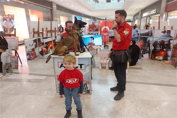 AKUT Afyonkarahisar ekibi Deprem Haftasında çocuklarla bir araya geldi