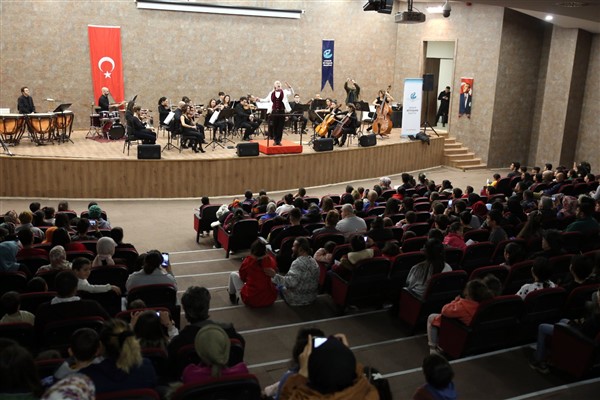 KYK Yurdu’nda depremzedelere çoksesli moral