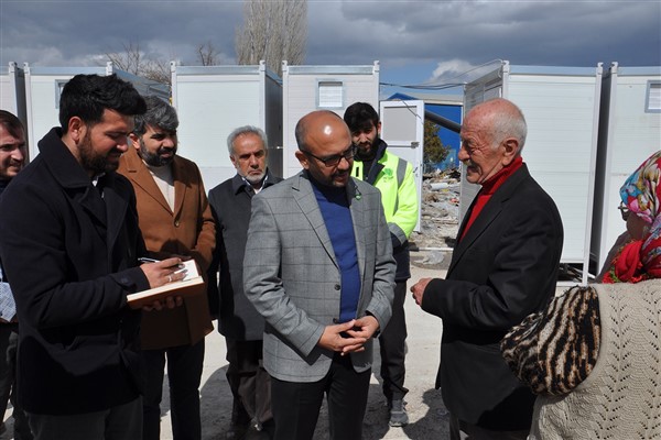 Şahin: "Depremzedeler maddi ve manevi desteklenmeli"