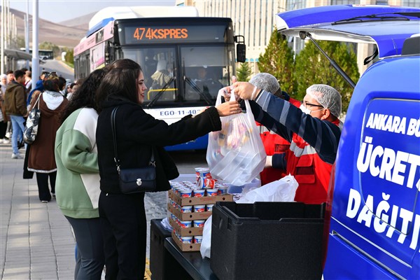 ABB'den üniversite öğrencilerine sıcak yemek ikramı