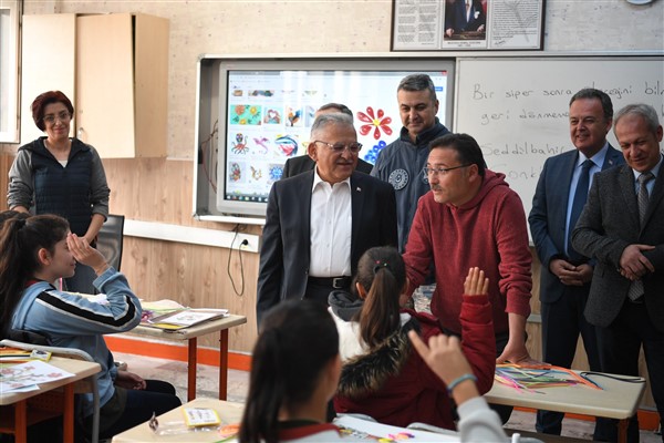 Vali Çiçek ve Başkan Büyükkılıç’tan eğlenceli deprem bilinçlendirmesi