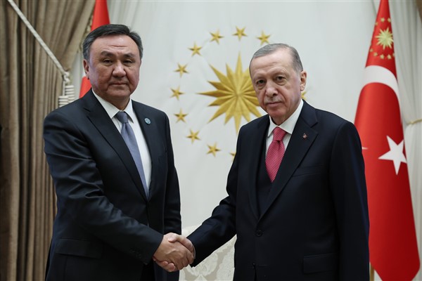 Cumhurbaşkanı Erdoğan, TDT Genel Sekreteri Ömüraliyev'i kabul etti