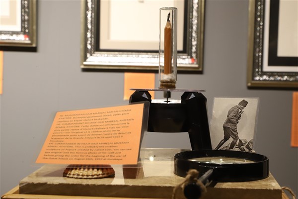 “Hafif Neşter” sergisi Eskişehir'de açıldı