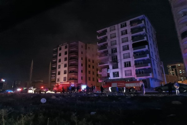 Şanlıurfa'da 7 katlı binada yangın çıktı