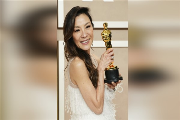 Michelle Yeoh, Oscar tarihindeki ilk Çin kökenli film kraliçesi oldu