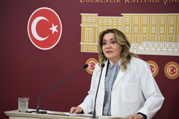 İYİ Parti’den sağlık çalışanları için 4 maaş ikramiye teklifi