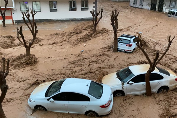 Şanlıurfa'da etkili olan sağanak sele neden oldu