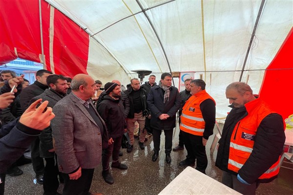 DP Genel Başkanı Uysal, Malatya'da aşevi çadırını ziyaret etti