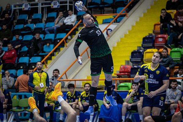 Hentbol Erkekler Türkiye Kupası'nda ilk yarı finalist Sakarya Büyükşehir