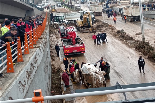 Şanlıurfa'da arama kurtarma çalışmaları devam ediyor