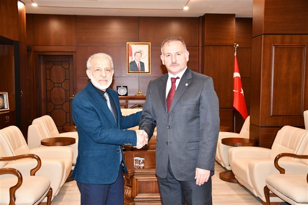 Prof. Dr. Güllüoğlu, rektörlük görevini devraldı