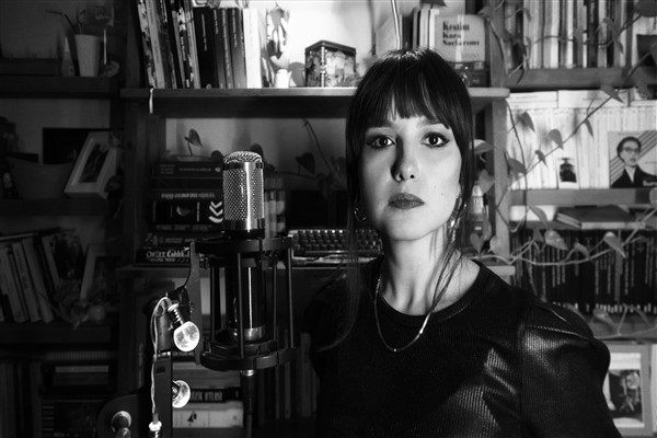 Simge Pınar ve Efe Demiral'dan yeni akustik single