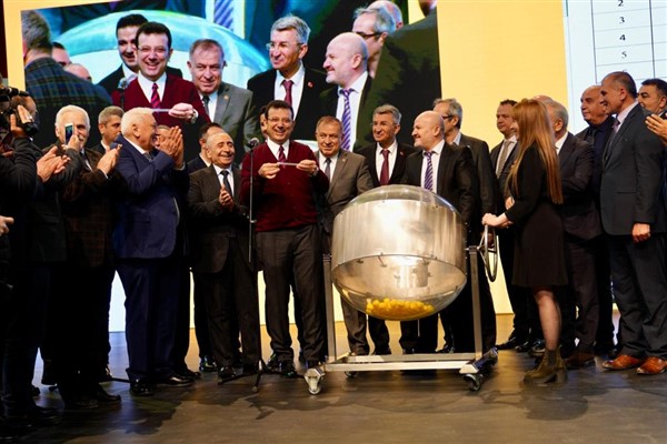 İmamoğlu: "Yeni taksiler ‘aranan araçlara’ dönüşecek"