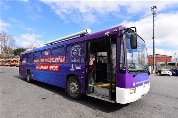 İBB’nin “Mobil Ders Atölyeleri” deprem bölgesinde