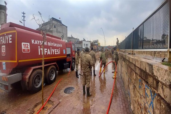 Kayseri Büyükşehir'den sel bölgesine destek