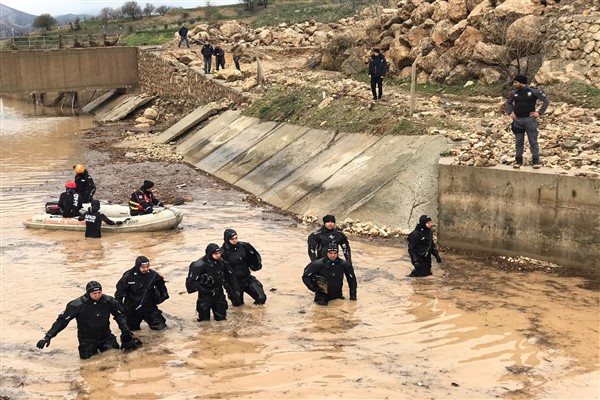 Adıyaman'da arama kurtarma çalışmaları devam ediyor
