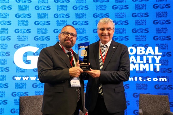 Başkan Ekrem Yüce'ye 'yılın en iyi belediye başkanı' ödülü