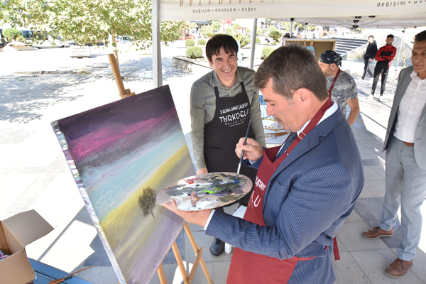 Başkan Okumuş: "Ressam hayalini tuale, başkan hayalini şehre aktarır"