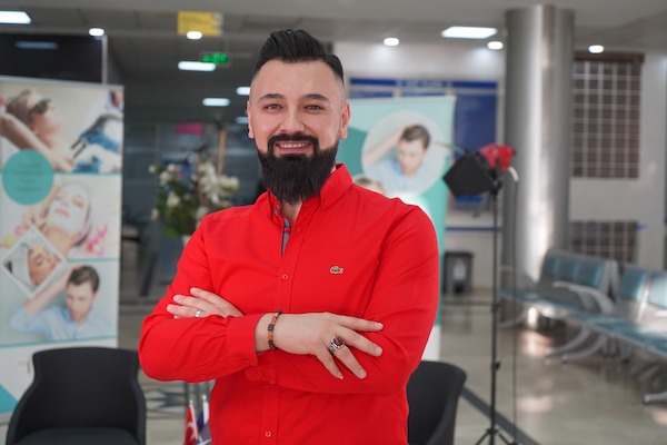 İlk 6 ayda saç ektirmek için Türkiye’ye 500 bin kişi geldi