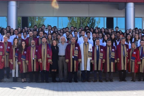 AFSÜ'de beyaz önlük giyme töreni yapıldı