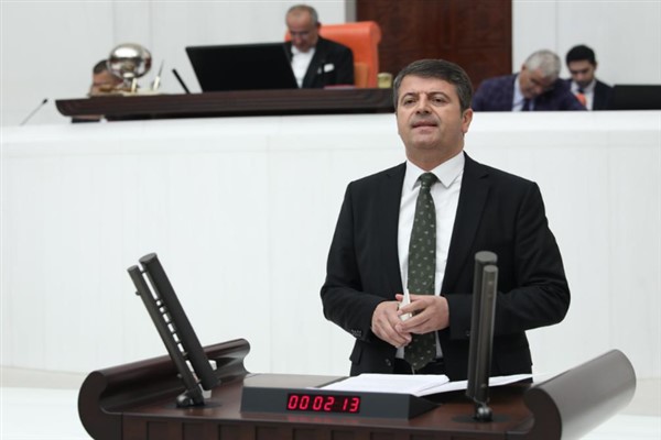 Milletvekili Tutdere: "Badem üreticisinin ekmeğinden elinizi çekin"