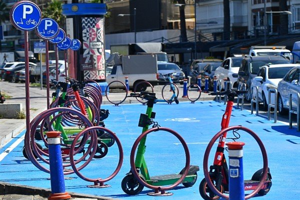 İzmir Büyükşehir Belediyesi’nden e-skuter düzenlemesi