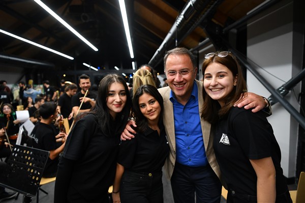 Beylikdüzü Gençlik Senfoni Orkestrası Etkinlik Merkezi ve Müzik Akademisi açıldı